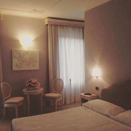 Hotel Langa In Cortemilia Экстерьер фото