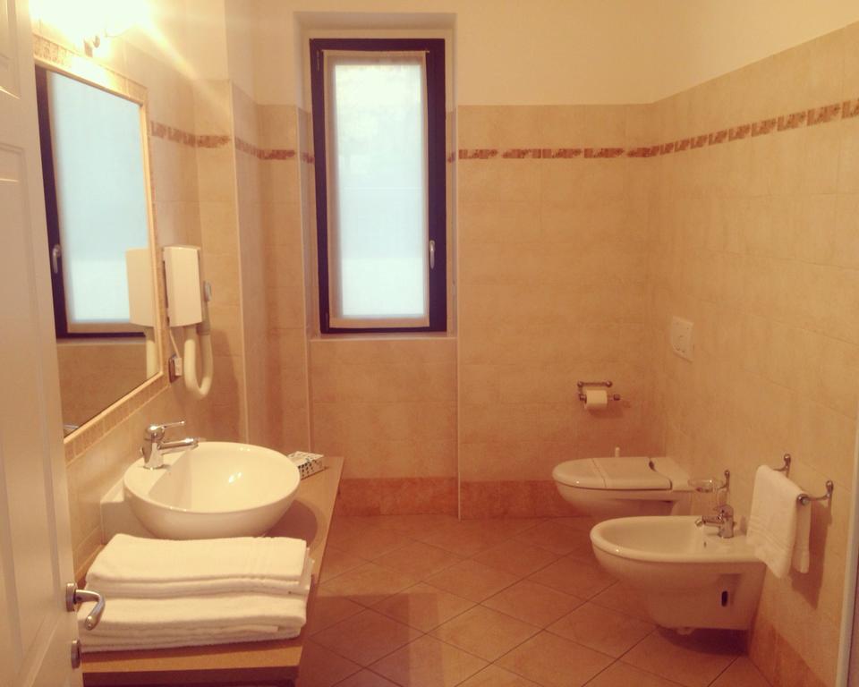 Hotel Langa In Cortemilia Экстерьер фото