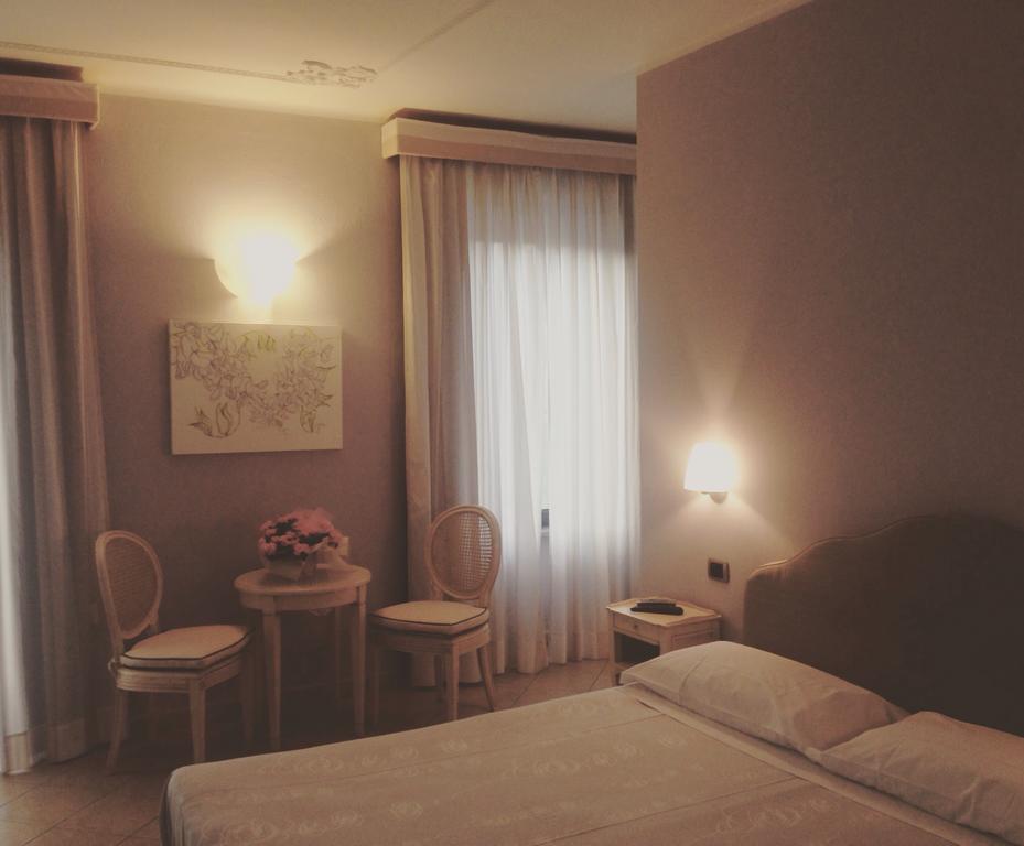 Hotel Langa In Cortemilia Экстерьер фото