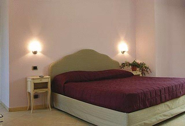 Hotel Langa In Cortemilia Экстерьер фото