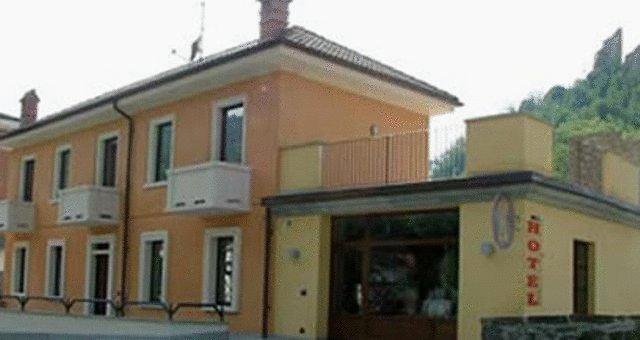 Hotel Langa In Cortemilia Экстерьер фото