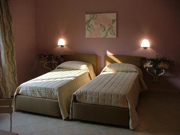 Hotel Langa In Cortemilia Экстерьер фото